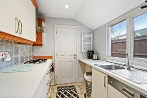 Lovely 2 bedroom duplex apartment, Maidstone sleeps 5 - Image 3