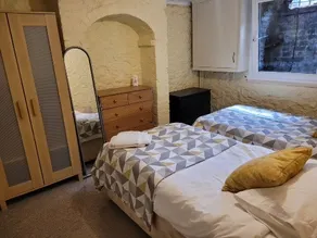 Lovely 2 bedroom duplex apartment, Maidstone sleeps 5 - Image 5