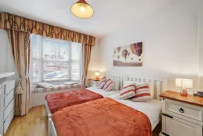 Lovely 2 bedroom duplex apartment, Maidstone sleeps 5 - Image 4