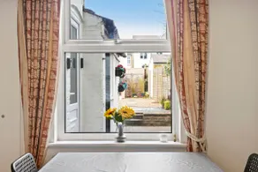 Lovely 2 bedroom duplex apartment, Maidstone sleeps 5 - Image 2