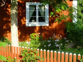 Cabin in a mountain environment. - Image 2