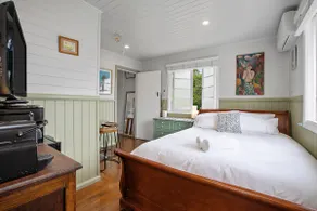 Nimbin Village Sanctuary - Waterhole Suite - Image 5