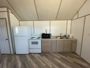 Cabin 4 Beautiful lake front 1 bedroom with loft - Image 5