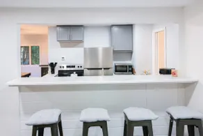 Renovated bungalow minutes from campus, sleeps 5! - Image 3