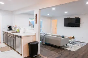 Renovated bungalow minutes from campus, sleeps 5! - Image 2