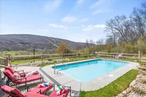 Chalet Overlooking Bristol Mountain - Image 3
