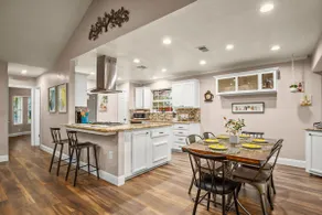 Spacious, relaxing 3BR w/ screened patio & hot tub - Image 3