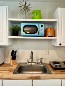 Adorable PoolHouse, Sleeps 4, Pets, Walk Downtown - Image 5