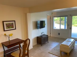 Dog Friendly Carmel sleeps 5 next Brad Pitt - Image 5
