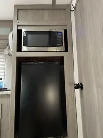 Amazing Mountain Views in Private 4 Bed 1 Bath RV - Image 4