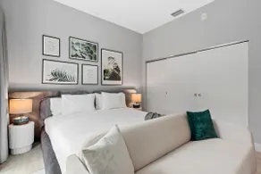 Pretty Rola #303 Signature Apt - Image 4