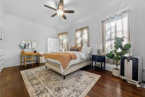Private Studio apartment with large kitchen - Image 2