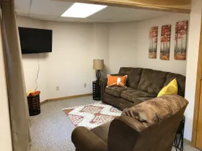 Peaceful guest suite at Fern Creek Retreat - Image 5