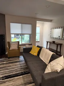 Impeccable 3-bedroom townhouse in amazing location - Image 5