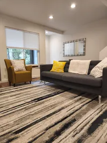 Impeccable 3-bedroom townhouse in amazing location - Image 2