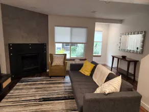 Impeccable 3-bedroom townhouse in amazing location - Image 3
