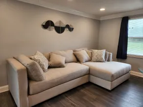 Newly renovated 2 bathroom 2 bedroom home - Image 4