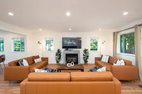 6B/4BA SFH in Leschi w/backyard 8 Beds Sleeps 16 - Image 2