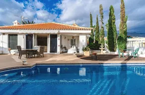 Stylish 4-bedrooms villa Arena with heated pool - Image 2