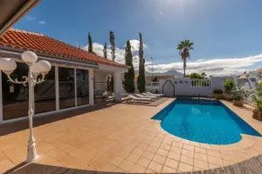Stylish 4-bedrooms villa Arena with heated pool - Image 3