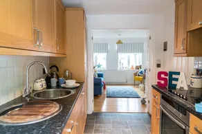 Cosy Seaside Cottage, minutes from Beach & Village, Dog-Friendly, with parking. - Image 5