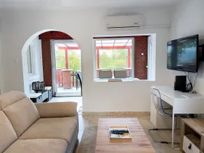 Riverside Apartment - Image 2