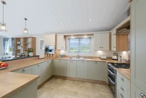 Luxury 2 Bedroom Holiday Lodge with Hot Tub - Image 4