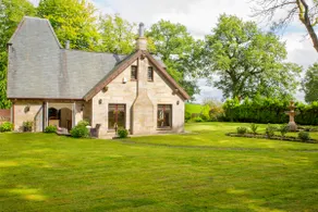 Stunning 4-Bedroom Country House with Hot Tub & Sauna near Loch Lomond - Image 4