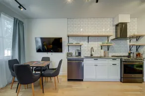 Loft at 913 Shefford - Image 5