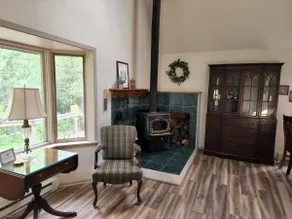 Quiet Cottage in the Woods on the Edge of Town - Image 2