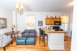 Beautiful Historic Glendale Suite 2 w/Wi-fi - Image 3