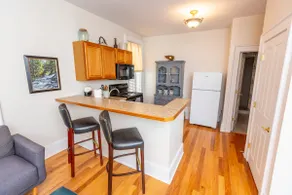 Beautiful Historic Glendale Suite 2 w/Wi-fi - Image 4