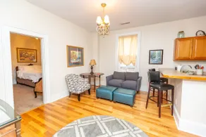 Beautiful Historic Glendale Suite 2 w/Wi-fi - Image 2