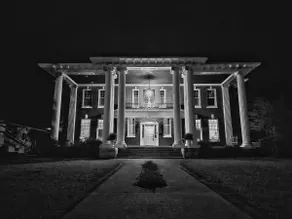 The Governors Mansion in Clarksdale Mississippi. A Step Back in Time - Image 2