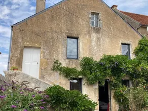 Cozy house with garden - Image 3
