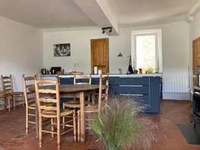 Cozy house with garden - Image 4