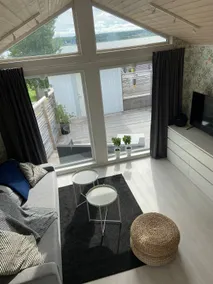 Newly built guest house overlooking Lake Vänern and green area - Image 2