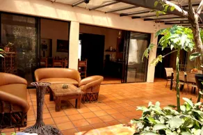 Urban Hacienda downtown, tranquil, spacious, jacuzzi - Image 3