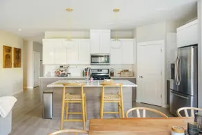 Modern Family Friendly 3BR, Open Layout, DT access - Image 5