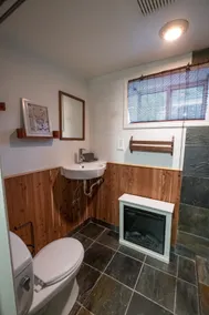 Mid Century Studio Apartment - Downtown Hamilton - Image 5