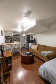 Mid Century Studio Apartment - Downtown Hamilton - Image 3