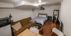 Mid Century Studio Apartment - Downtown Hamilton - Image 2