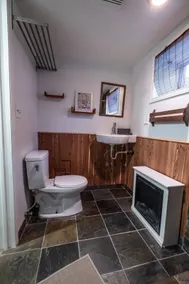Mid Century Studio Apartment - Downtown Hamilton - Image 4