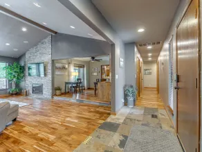 Quiet, secluded feel in this lovely 3 bedroom home - Image 4