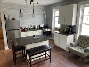 Central ~ Stylish ~ 3 BR Suite - Image 2
