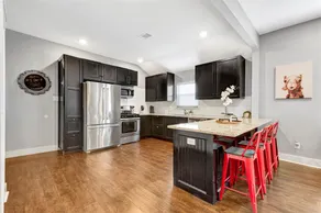 Close to Downtown/King Bed/Fast Wi-Fi/SmartTv - Image 3