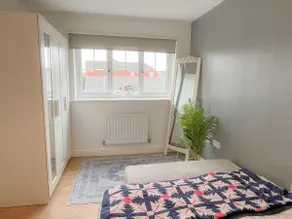 CHEERFUL 3 Bed Garden Home in a Beautiful Estate - Image 4