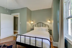 Serene and Stylish Classic Apartment in Midtown! - Image 2