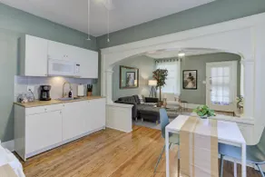 Serene and Stylish Classic Apartment in Midtown! - Image 4