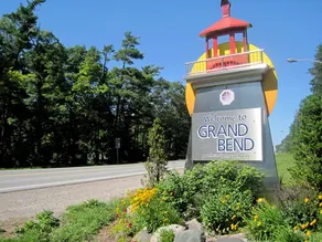 Updated Cottage in Southcott Pines, Grand Bend. Steps to Sun Beach - Image 5